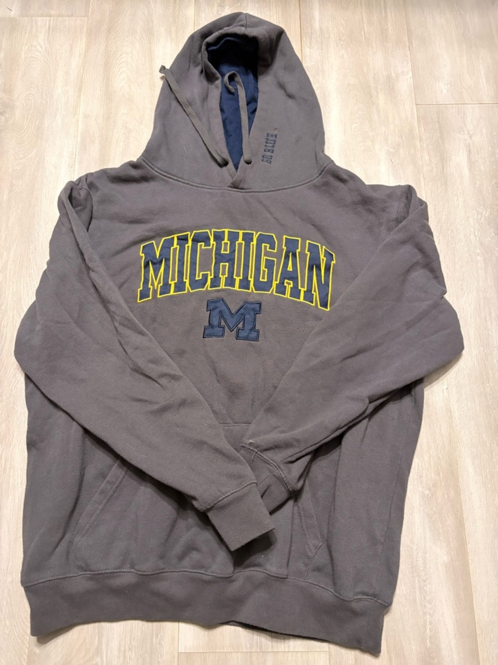Colosseum Gray Michigan Arch Hoodie with Yellow Outline and Navy M